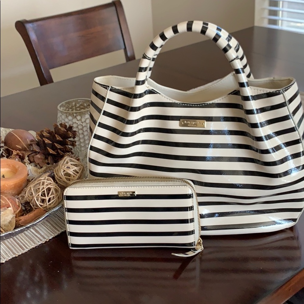 Kate Spade Handbag w/Wallet - Picture 10 of 12